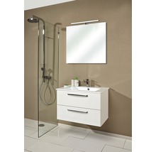 Moderne badkamer met douche, wastafelonderkast en spiegel