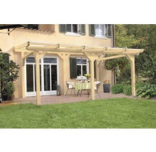 Houten pergola met zithoek in de tuin