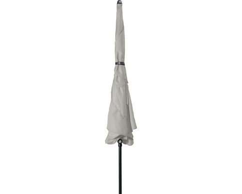 Gesloten parasol met zwarte standaard