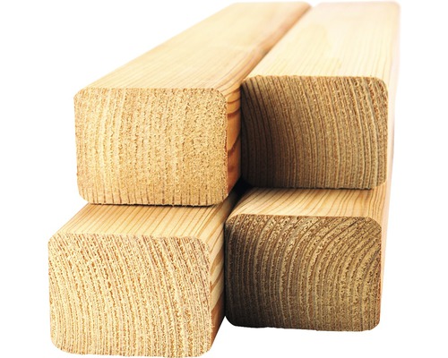 Stapel houten latten voor bouwprojecten