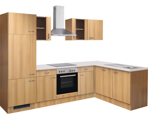 Keuken met spoelbak, fornuis, afzuigkap en kasten