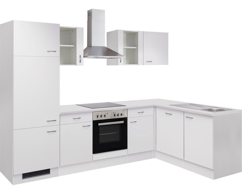 Witte inbouwkeuken met spoelbak, fornuis, afzuigkap en kasten