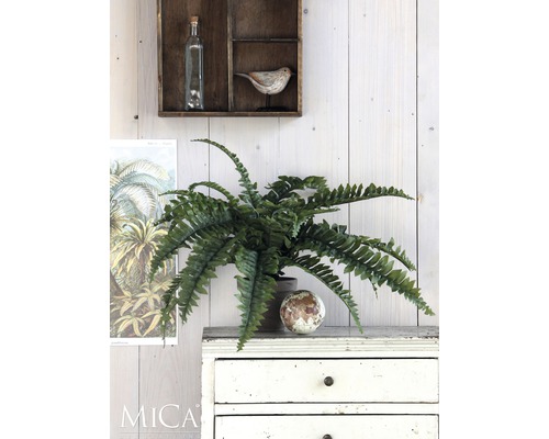 Decoratieve kunstplant op een ladekast