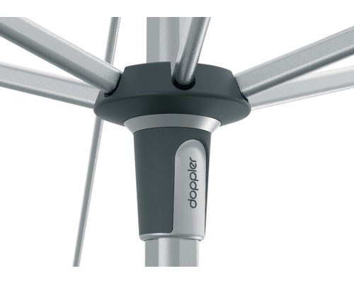 Detailweergave van een parasol met Doppler-logo