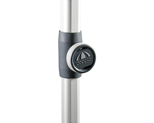 Detail van een parasolvoet met Doppler logo.