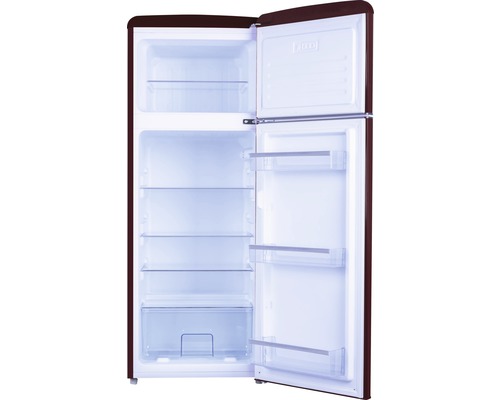 Open koelkast met planken