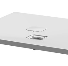 Detailopname van een ligbad met verborgen afvoer