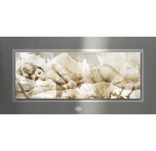 Wanddecoratie met slapende vrouw en bloemmotieven in lijst