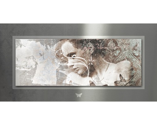 Wanddecoratie met abstracte vrouwenvoorstelling en vlinders