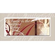 Decoratieve wanddecoratie met letters en artistieke elementen