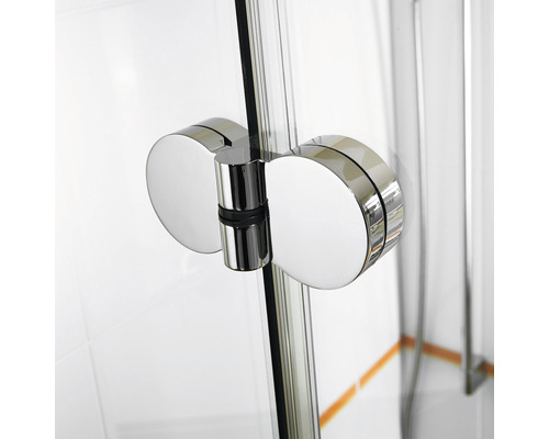 Detail van een ronde douchecabineknop