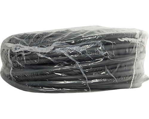 Een rol zwarte elektriciteitskabel verpakt in folie.