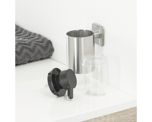 Wandzeepdispenser met reservoir en pomp