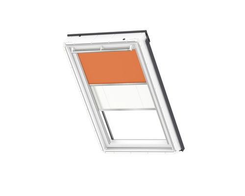 Dakvenster met rolgordijn en jaloezie