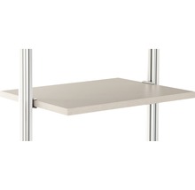 Houten plank met metalen beugel