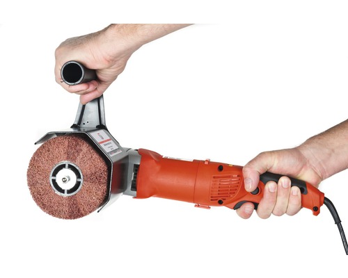 Handschuurmachine in gebruik