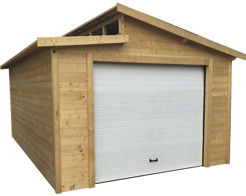Houten garage met witte sectionaaldeur