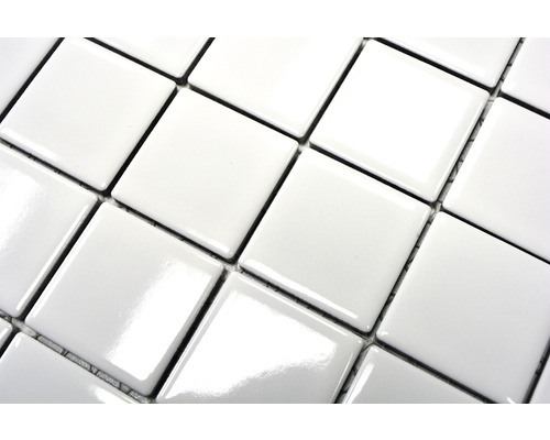 Vierkante, witte mozaïektegels