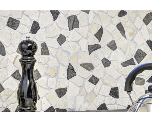 Wandtegels in natuursteenlook met onregelmatige vormen