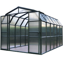 Kas met open deur voor het kweken van planten