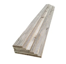 Stapel onbehandelde houten planken