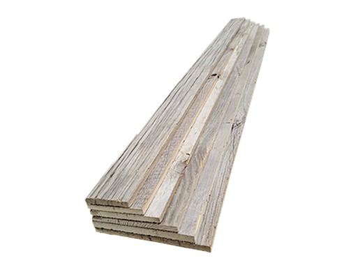 Stapel onbehandelde houten planken