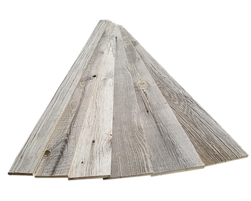 Stapel houten panelen van gerecycled hout