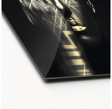 Decoratieve glazen foto met een vrouwengezicht en gouden patronen