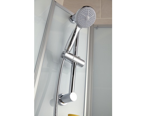Douchestangset met handdouche in de badkamer
