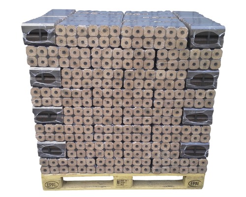 Pallet met houten briketten, brandstof