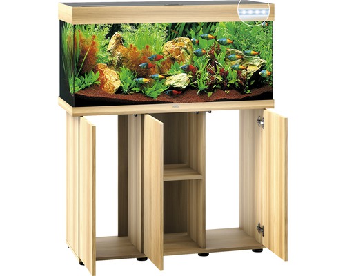 Aquarium met onderkast en inrichting met vissen en planten.