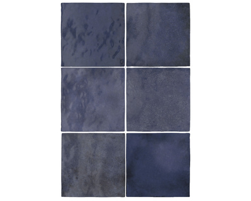 Zes vierkante donkere aardewerk tegels met licht verschillende oppervlakken