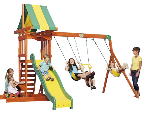 Houten speeltoestel met glijbaan, schommels en picknicktafel voor kinderen