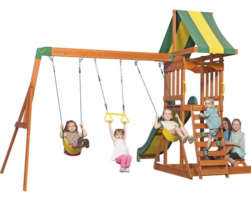 Kinderspeeltuin met schommels, klimwand en glijbaan
