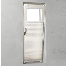 Plissé rolgordijn op het raam voor lichtregulering en privacy