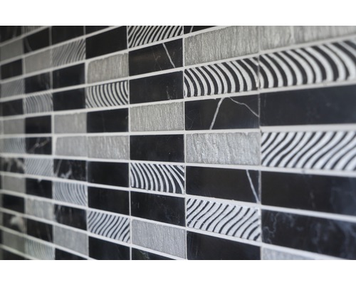 Wandtegels met geometrisch patroon
