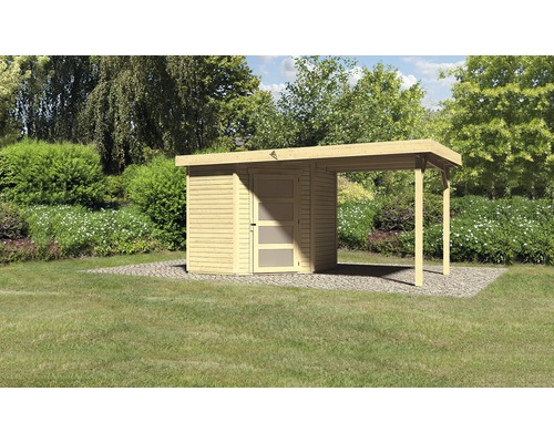 Houten tuinhuis met overkapping in de tuin