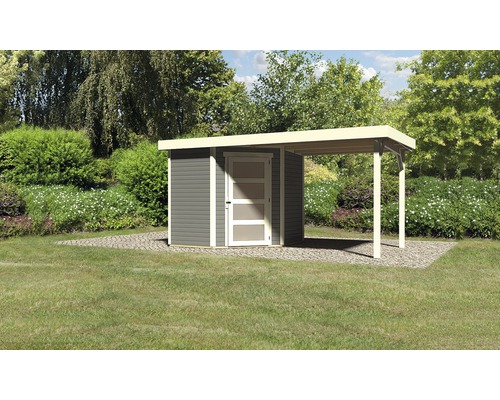 Houten tuinhuis met afdak in de tuin