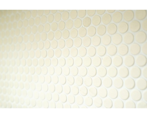 Close-up van ronde tegels op een oppervlak