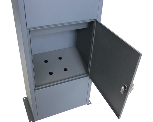 Brievenbus met open deur om post te verwijderen