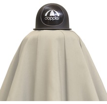 Detailaanzicht van een gesloten parasol met Doppler logo