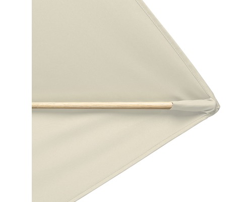 Detailopname van een parasol met houten frame