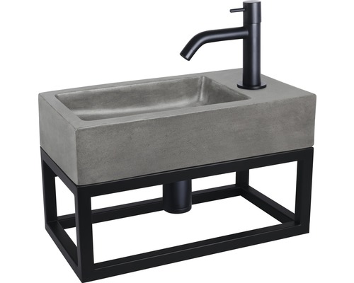 Wastafel met betonnen waskom en zwart metalen frame