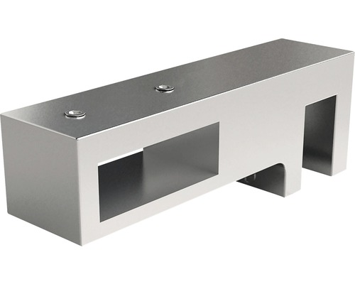 Metalen beugel met rechthoekige uitsparingen
