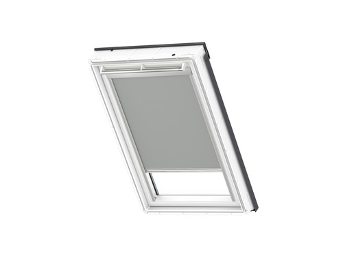 Dakvenster met rolgordijn gedeeltelijk geopend