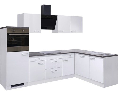 Moderne inbouwkeuken met witte fronten, afzuigkap en spoelbak