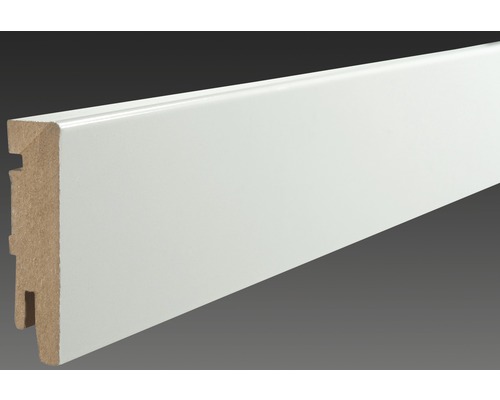 Houten plint met geprofileerd oppervlak