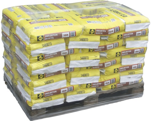 Pallet met zakken snelbetonmortel