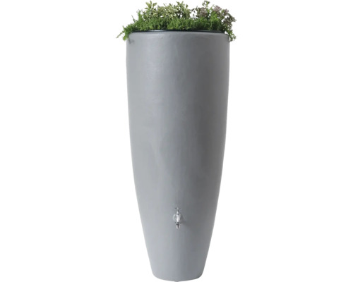 Regenton in vatvorm met kraan en beplanting