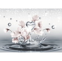 Decoratief bloemstuk met hart in waterkroon